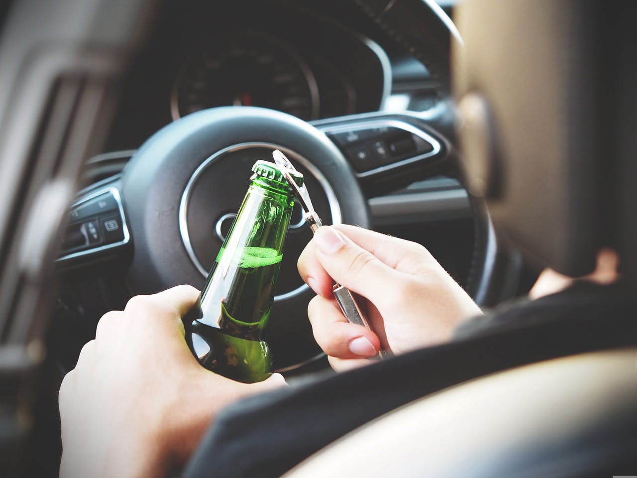 Zhabanie auta za alkohol vo vyspelých krajinách: Bežná vec a funguje už roky