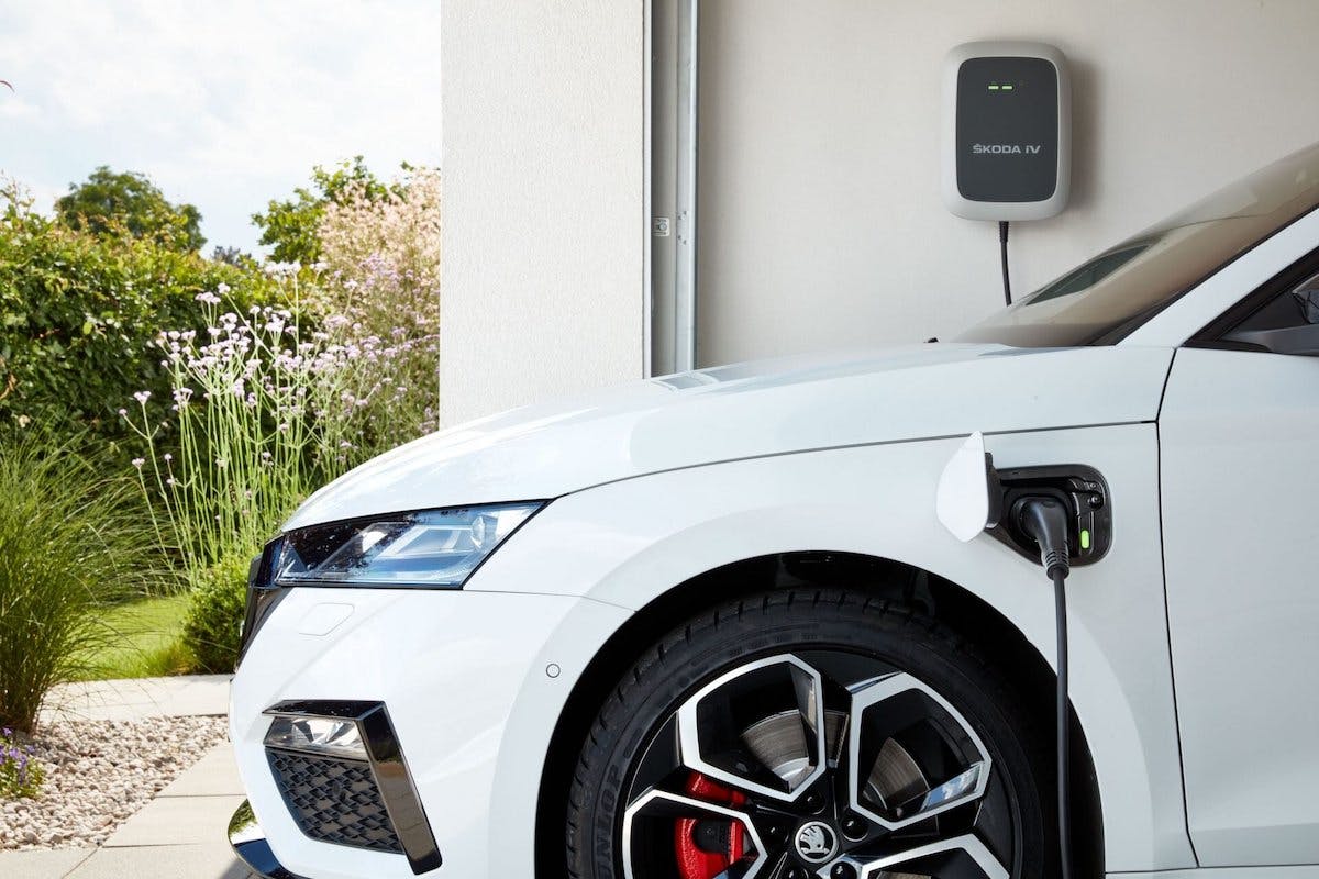 Inteligentný manažment a plánovanie nabíjania vášho elektromobilu či plug-in hybridu je s aplikáciou ŠKODA Connect realitou.