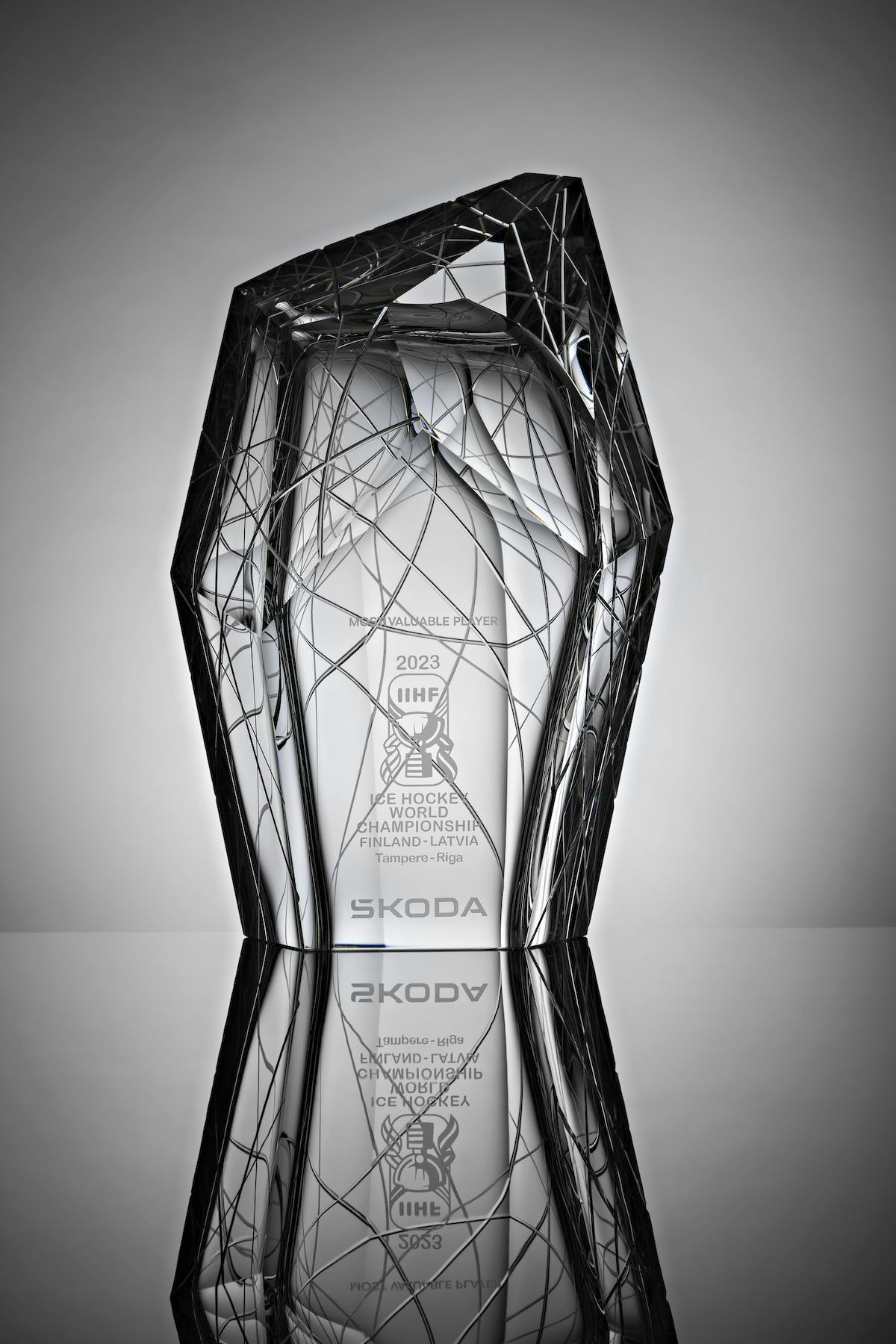 Za stvárnenie pohára pre najužitočnejšieho hráča turnaja je tím Škoda Design zodpovedný už od roku 2018. Rovnako, ako súčasné modely značky, sa aj táto trofej vyznačuje jasne definovanými plochami, harmonickými proporciami a výraznými líniami.