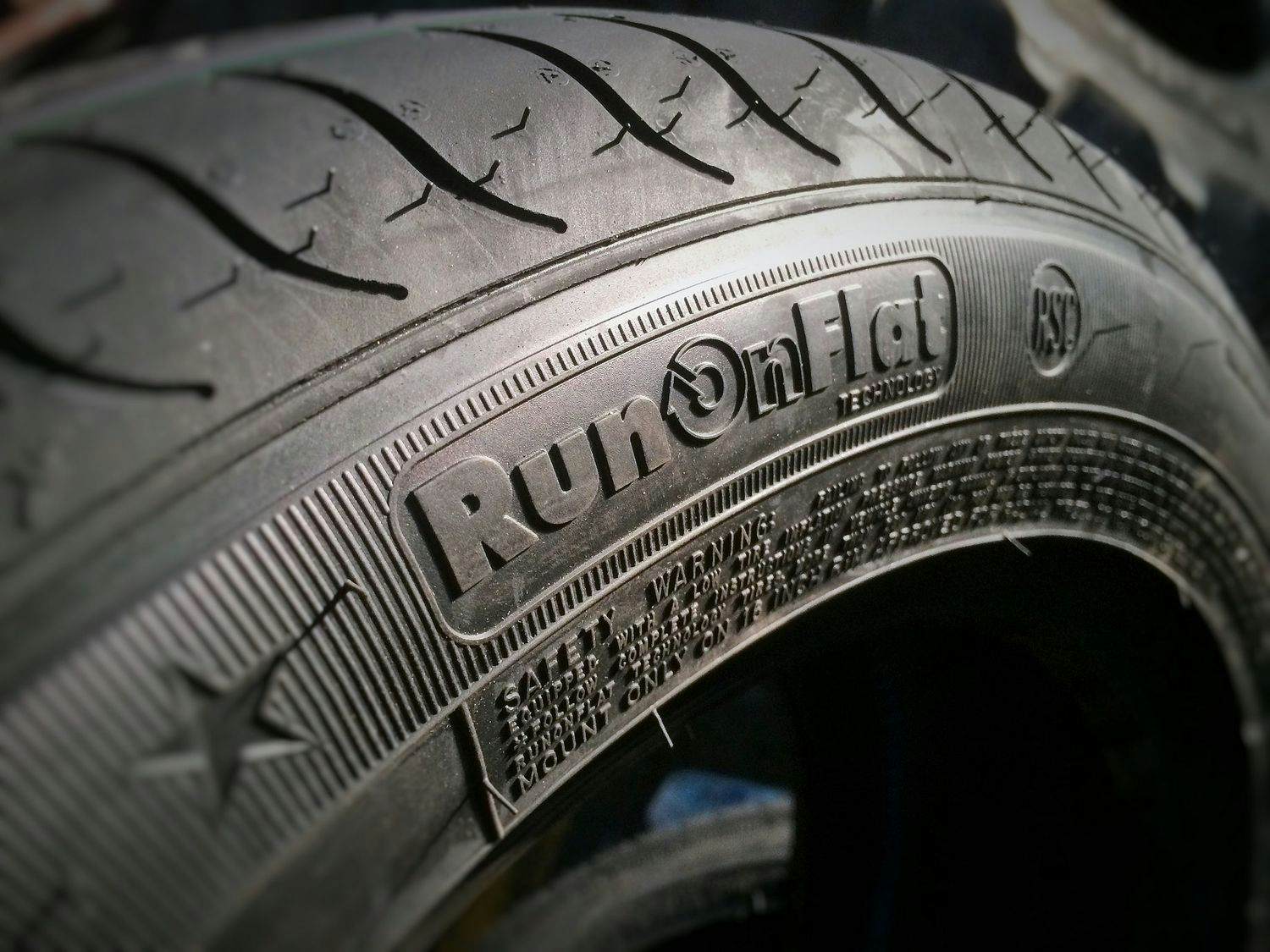 Runflat pneumatiky: Vedel si čím sa odlišujú od klasických pneumatík?
